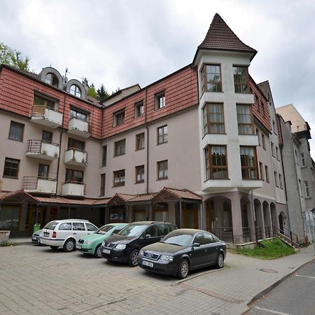 Snug Apartment In Jachymov Near Ski Area Dış mekan fotoğraf